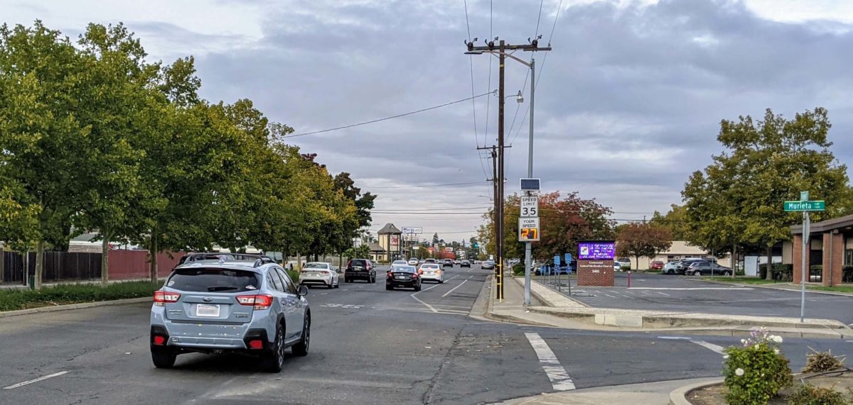 a car driving past the intersection of freeport and murieta